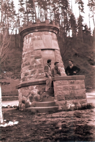 emlekmu-malnasfurdon-1954